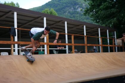 Surfskate Valley Garessio – rider sulla wave ramp