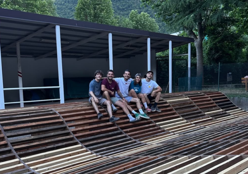 Surfskate Valley a Garessio, istruttori sulla rampa da surfskate
